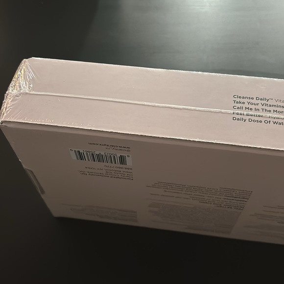 Unused unopened clarity moisture on the go skincare pack - Picture 2 of 4